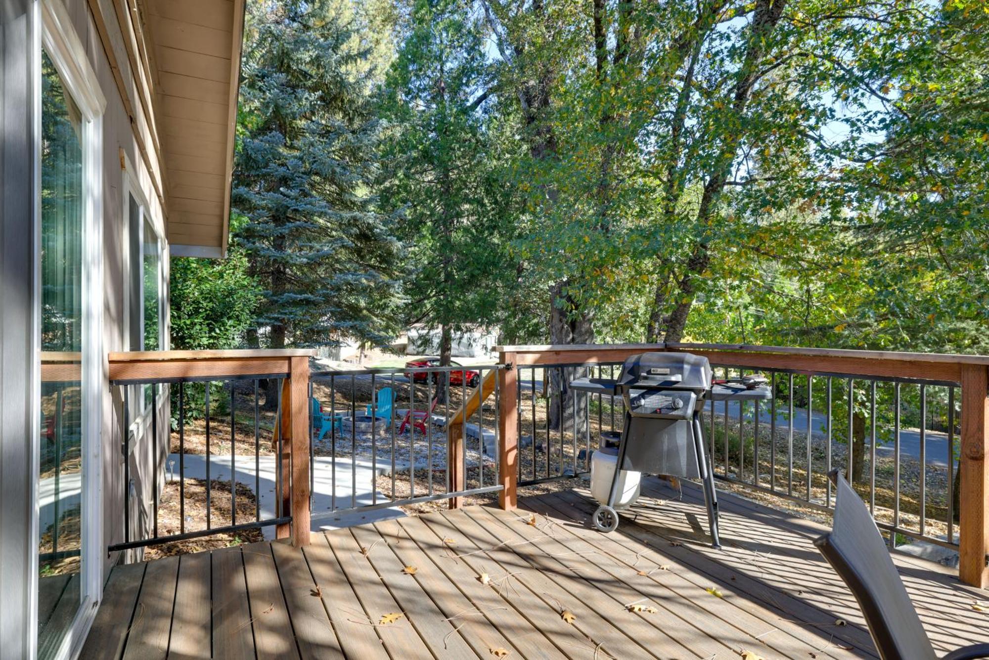 Sherwood Forest Cabin With Deck And Fire Pit! Twain Harte Екстер'єр фото